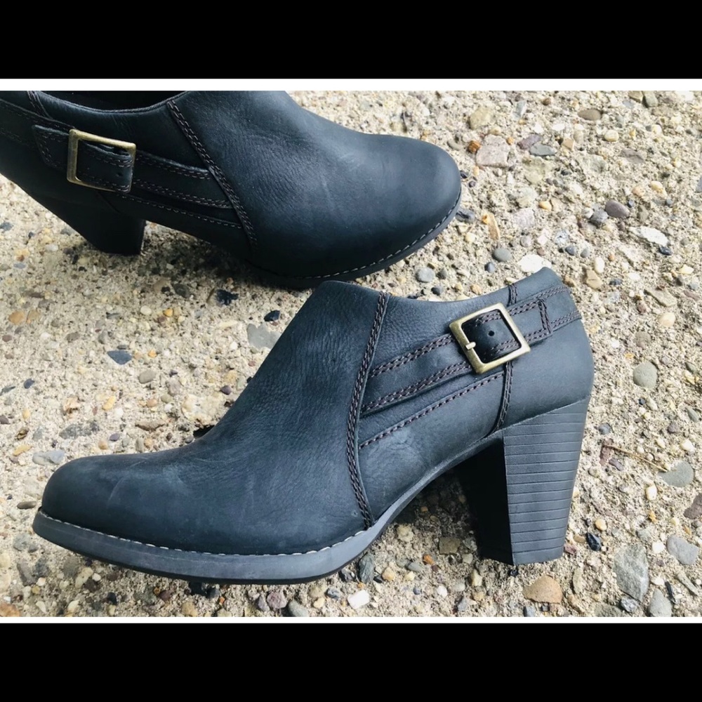 Clarks Ankle Boots 9.5 Charcoal Leather Side Zip